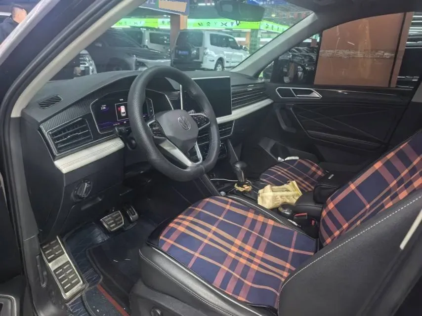 2023 Volkswagen Tiguan L 2.0T 186HP L4 7DCT,autocango,china used car exporter,china ev exporter,chinese used car exporter,chinese used ev exporter