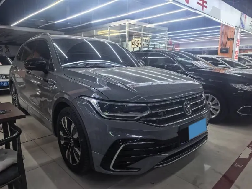 2023 Volkswagen Tiguan L 2.0T 186HP L4 7DCT,autocango,china used car exporter,china ev exporter,chinese used car exporter,chinese used ev exporter