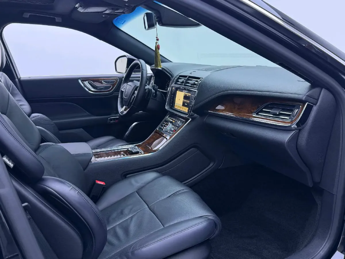 2017 Lincoln Continental 2.0T 261HP L4 6AT,autocango,china used car exporter,china ev exporter,chinese used car exporter,chinese used ev exporter