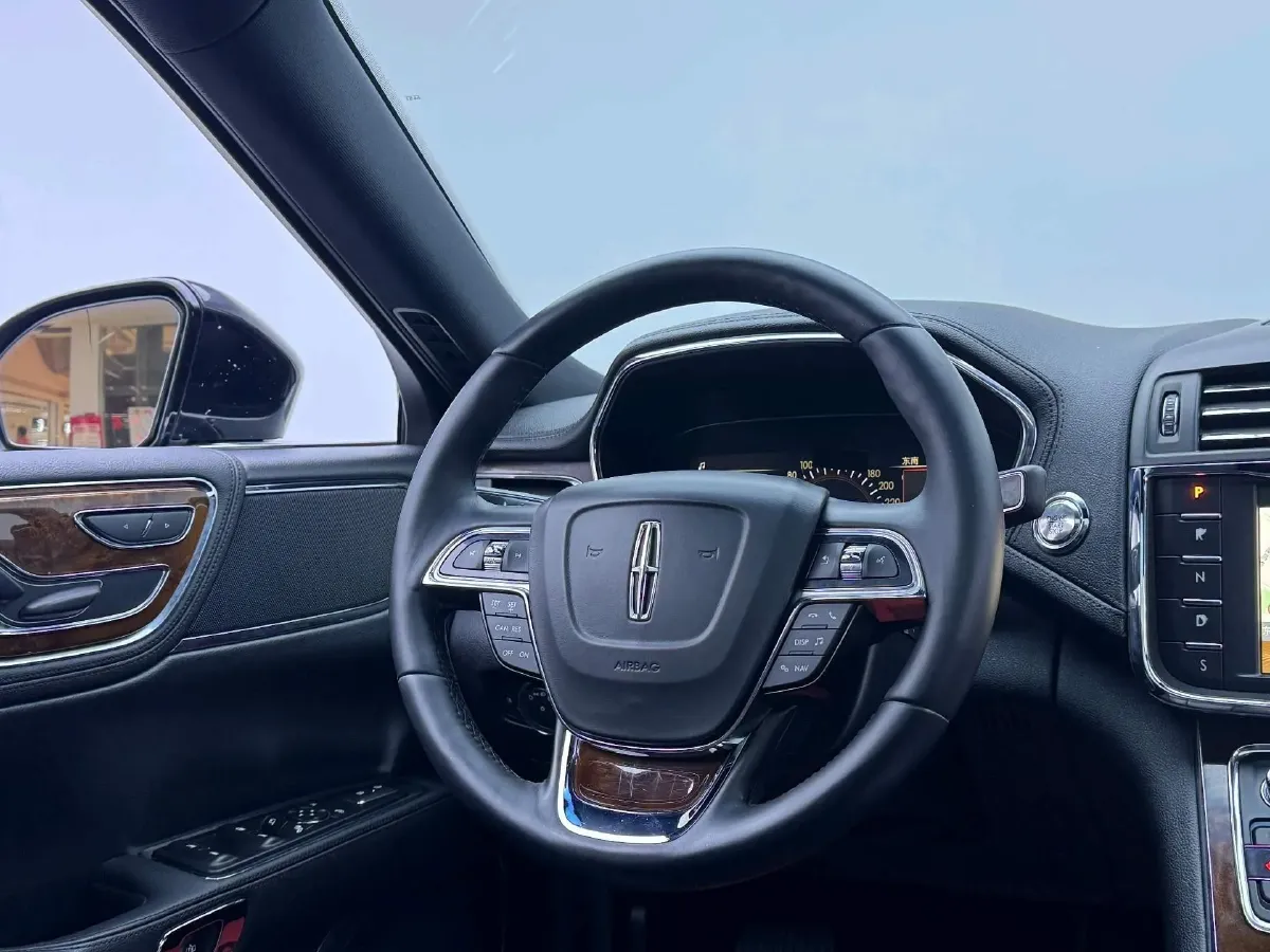 2017 Lincoln Continental 2.0T 261HP L4 6AT,autocango,china used car exporter,china ev exporter,chinese used car exporter,chinese used ev exporter