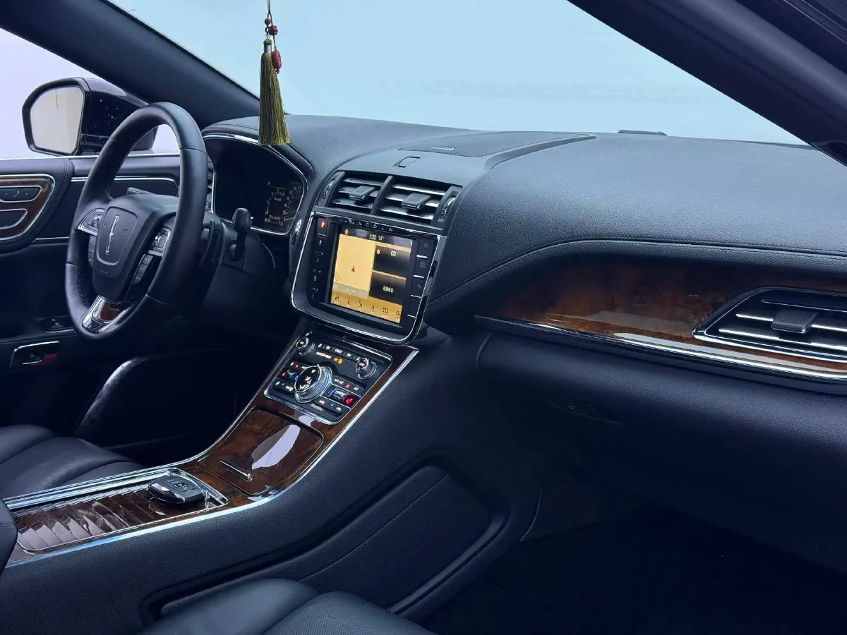 2017 Lincoln Continental 2.0T 261HP L4 6AT,autocango,china used car exporter,china ev exporter,chinese used car exporter,chinese used ev exporter