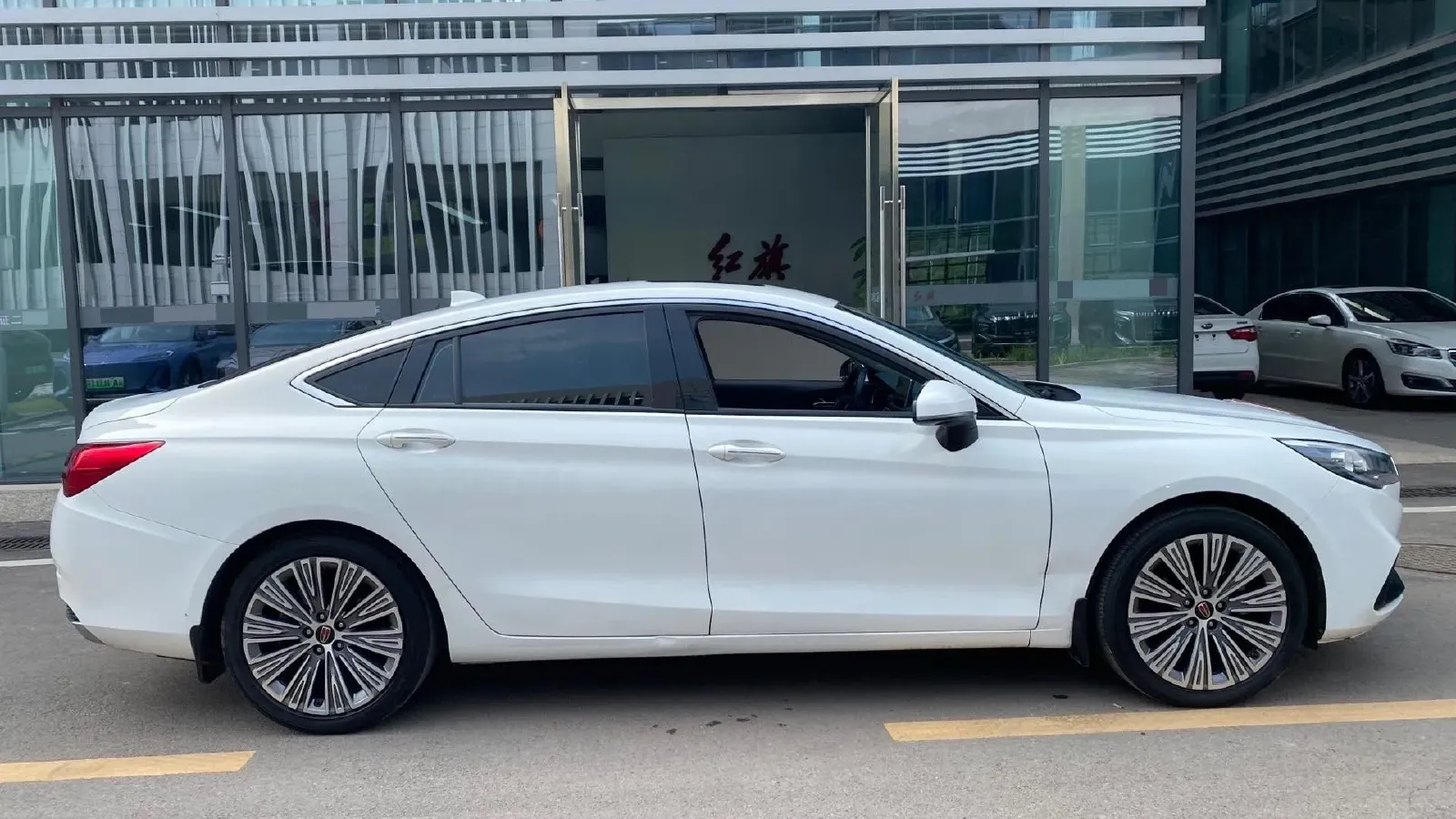 2022 HongQi H5 1.5T 169HP L4 7DCT,autocango,china used car exporter,china ev exporter,chinese used car exporter,chinese used ev exporter