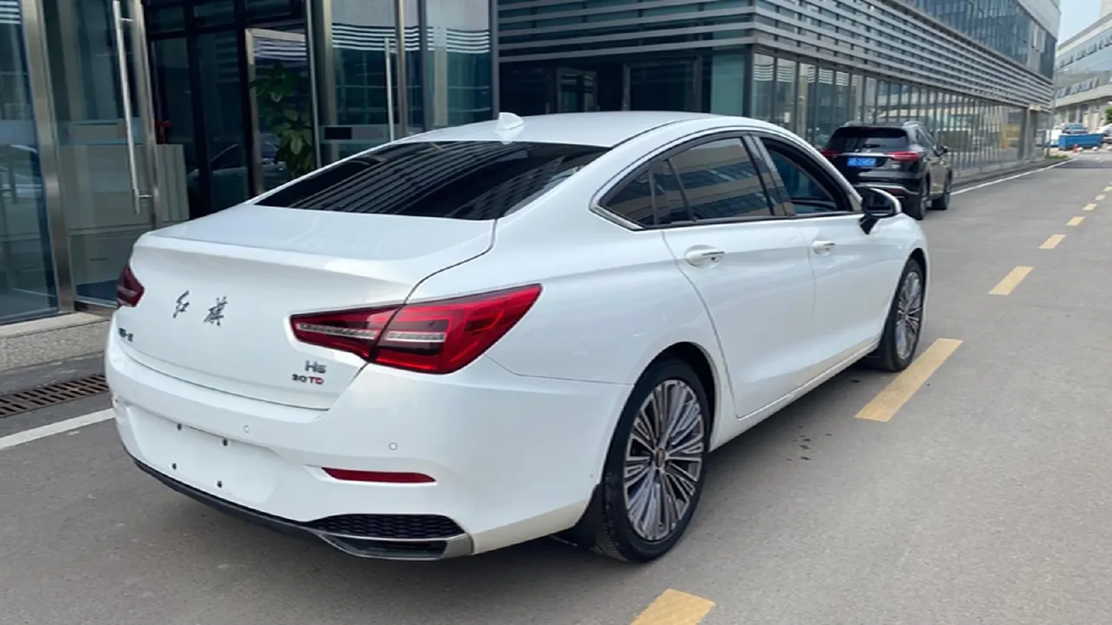 2022 HongQi H5 1.5T 169HP L4 7DCT,autocango,china used car exporter,china ev exporter,chinese used car exporter,chinese used ev exporter