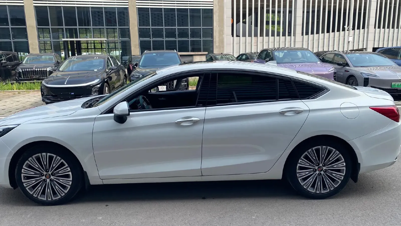 2022 HongQi H5 1.5T 169HP L4 7DCT,autocango,china used car exporter,china ev exporter,chinese used car exporter,chinese used ev exporter