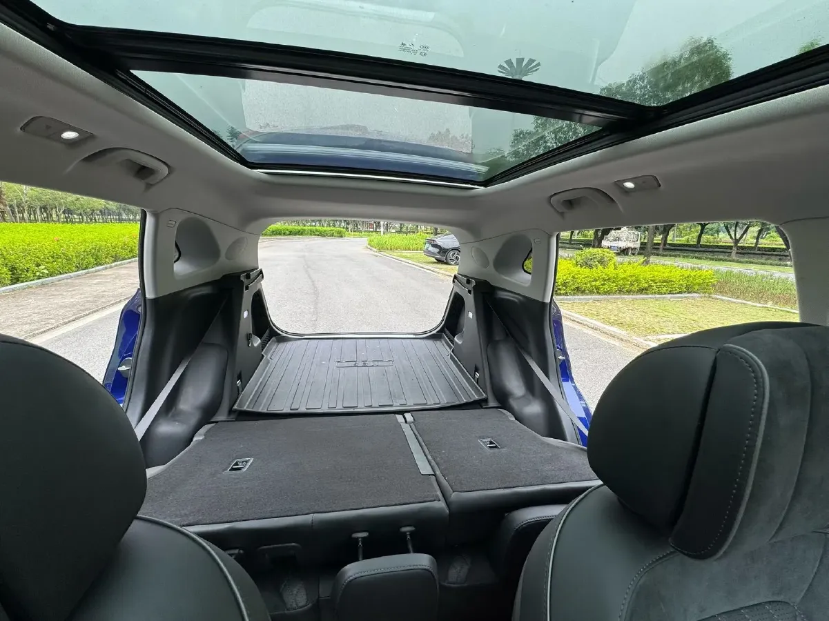 2022 HongQi HS5 2.0T 224HP L4 6AT,autocango,china used car exporter,china ev exporter,chinese used car exporter,chinese used ev exporter