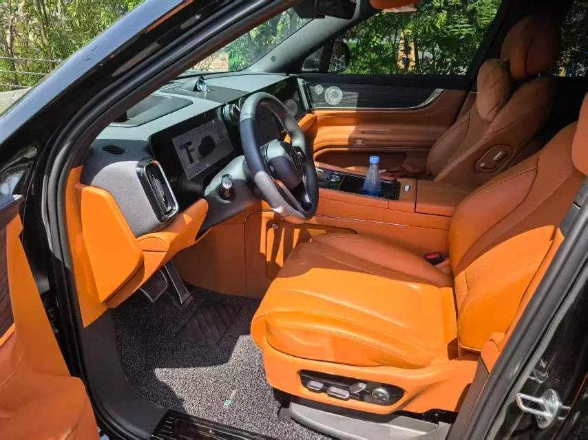 2025 AITO AITO M9 REEV 160HP REEV 52KWH,autocango,china used car exporter,china ev exporter,chinese used car exporter,chinese used ev exporter