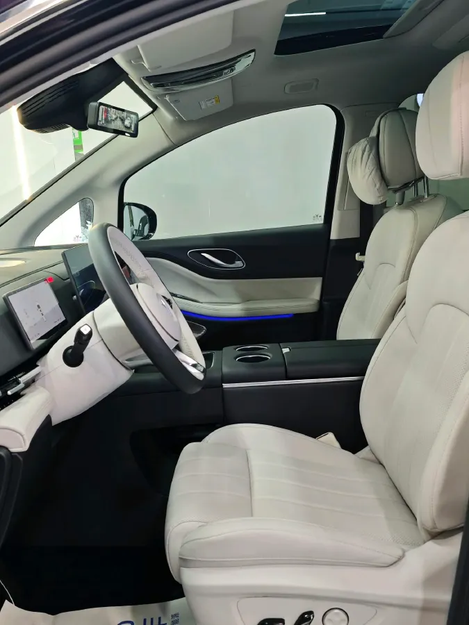 2025 Voyah Dream 1.5T 150HP L4 PHEV 41.7KWH,autocango,china used car exporter,china ev exporter,chinese used car exporter,chinese used ev exporter