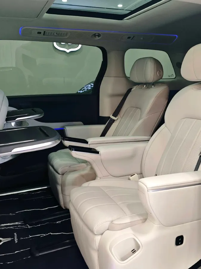 2025 Voyah Dream 1.5T 150HP L4 PHEV 41.7KWH,autocango,china used car exporter,china ev exporter,chinese used car exporter,chinese used ev exporter