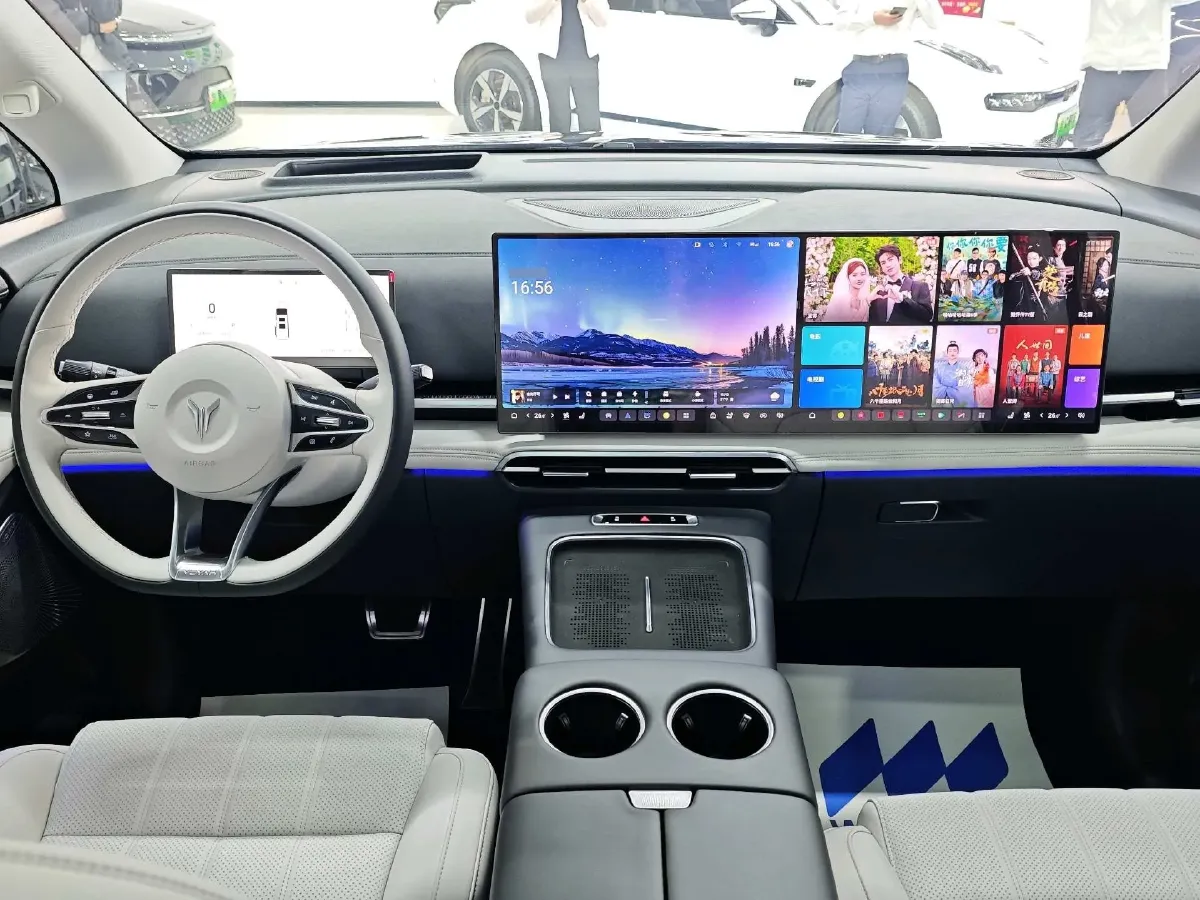 2025 Voyah Dream 1.5T 150HP L4 PHEV 41.7KWH,autocango,china used car exporter,china ev exporter,chinese used car exporter,chinese used ev exporter