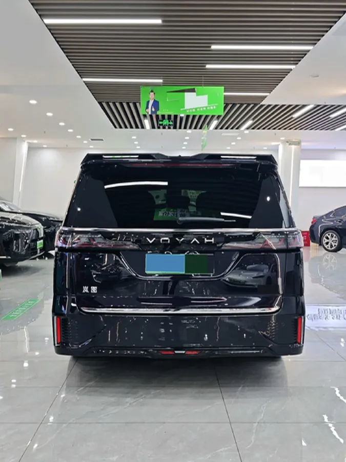 2025 Voyah Dream 1.5T 150HP L4 PHEV 41.7KWH,autocango,china used car exporter,china ev exporter,chinese used car exporter,chinese used ev exporter