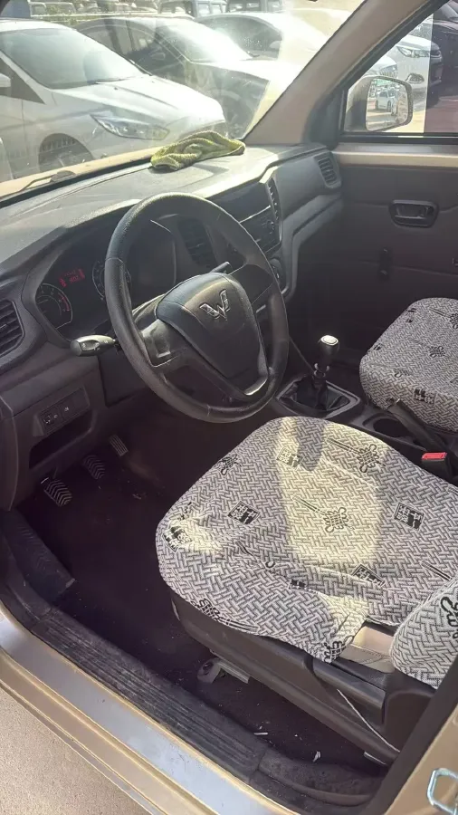 2019 WuLing RongGuang 1.5L 107HP L4 5MT,autocango,china used car exporter,china ev exporter,chinese used car exporter,chinese used ev exporter