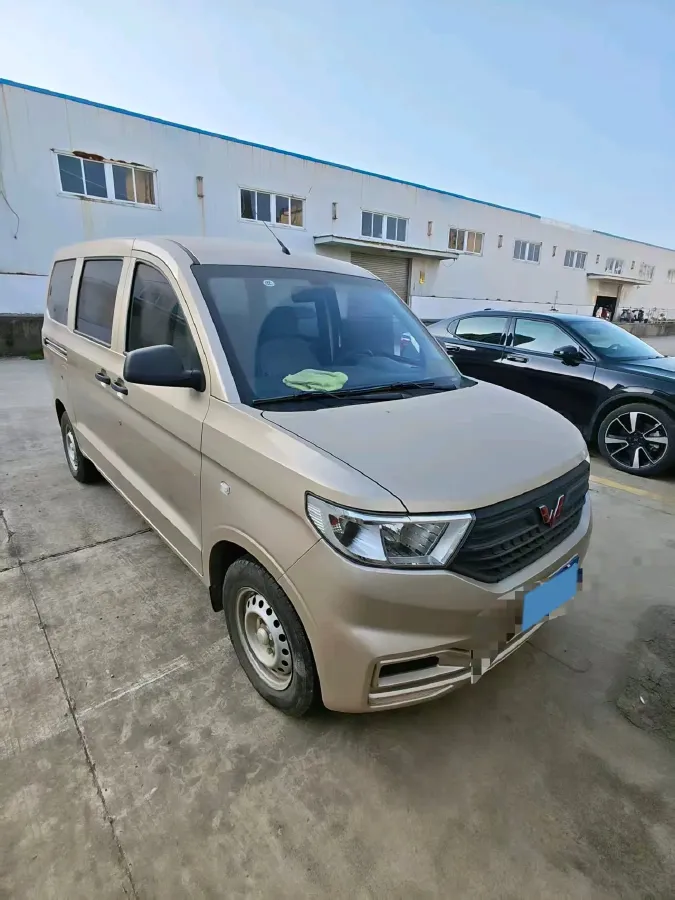 2019 WuLing RongGuang 1.5L 107HP L4 5MT,autocango,china used car exporter,china ev exporter,chinese used car exporter,chinese used ev exporter