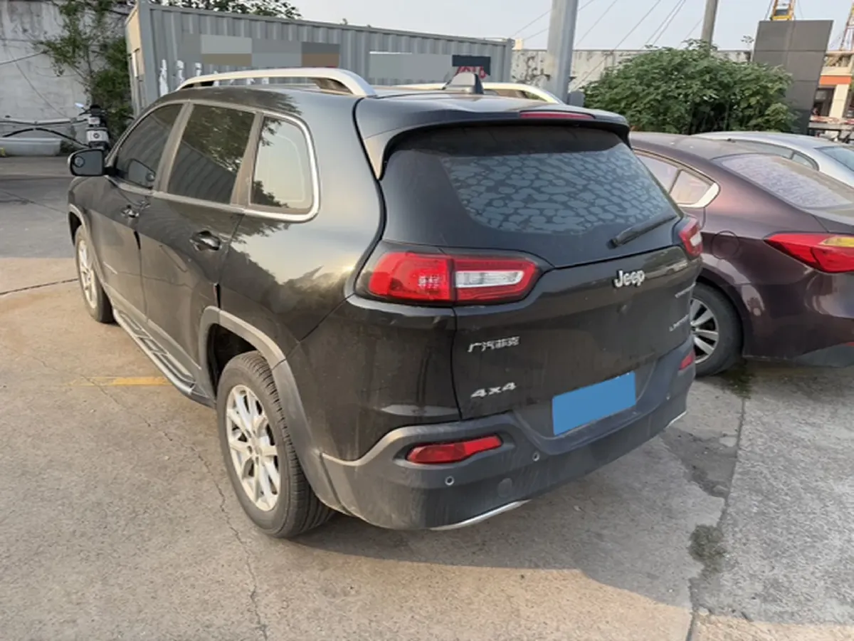 2019 Jeep Cherokee 2.0L 155HP L4 9AT,autocango,china used car exporter,china ev exporter,chinese used car exporter,chinese used ev exporter
