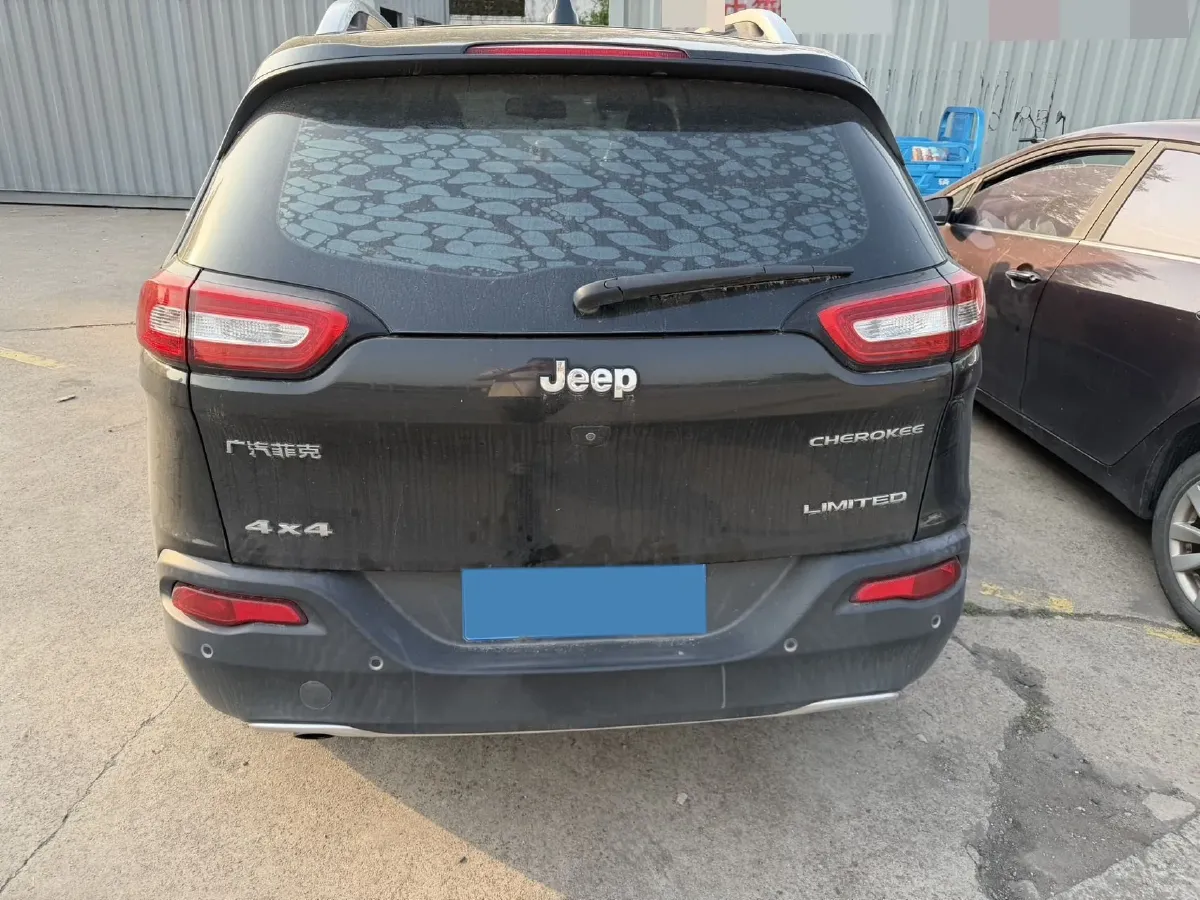 2019 Jeep Cherokee 2.0L 155HP L4 9AT,autocango,china used car exporter,china ev exporter,chinese used car exporter,chinese used ev exporter