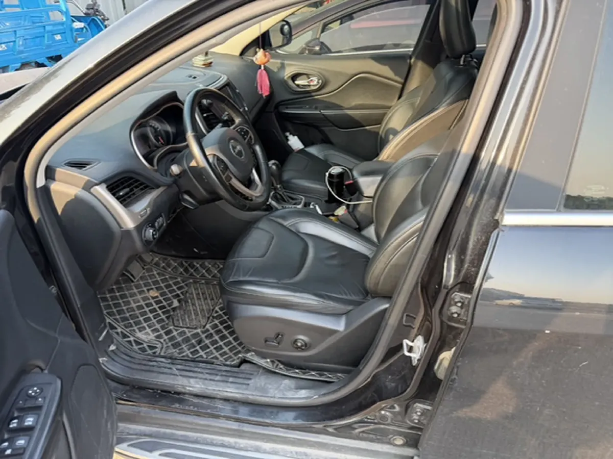 2019 Jeep Cherokee 2.0L 155HP L4 9AT,autocango,china used car exporter,china ev exporter,chinese used car exporter,chinese used ev exporter