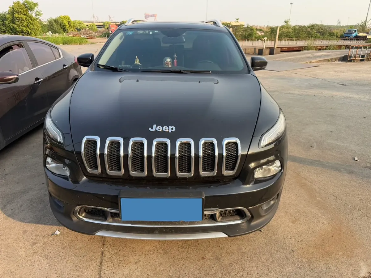 2019 Jeep Cherokee 2.0L 155HP L4 9AT,autocango,china used car exporter,china ev exporter,chinese used car exporter,chinese used ev exporter