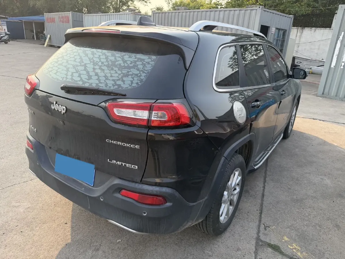 2019 Jeep Cherokee 2.0L 155HP L4 9AT,autocango,china used car exporter,china ev exporter,chinese used car exporter,chinese used ev exporter