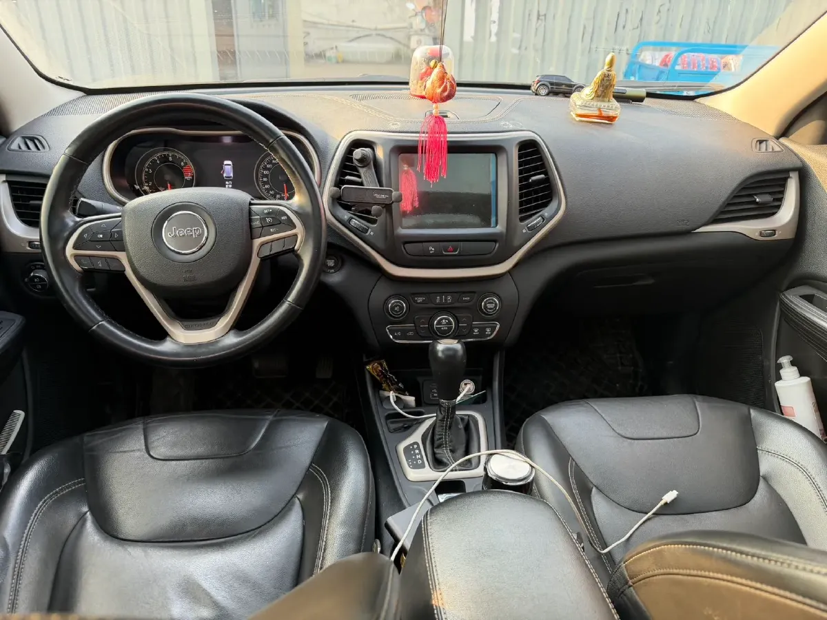 2019 Jeep Cherokee 2.0L 155HP L4 9AT,autocango,china used car exporter,china ev exporter,chinese used car exporter,chinese used ev exporter