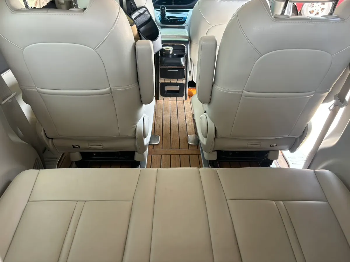 2021 Buick GL8 2.0T 237HP L4 9AT,autocango,china used car exporter,china ev exporter,chinese used car exporter,chinese used ev exporter