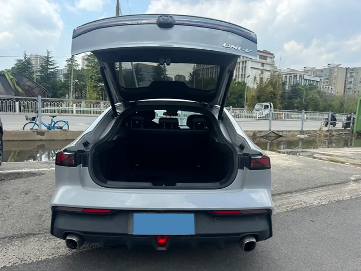 2022 ChangAn UNI-V 1.5T 188HP L4 7DCT,autocango,china used car exporter,china ev exporter,chinese used car exporter,chinese used ev exporter