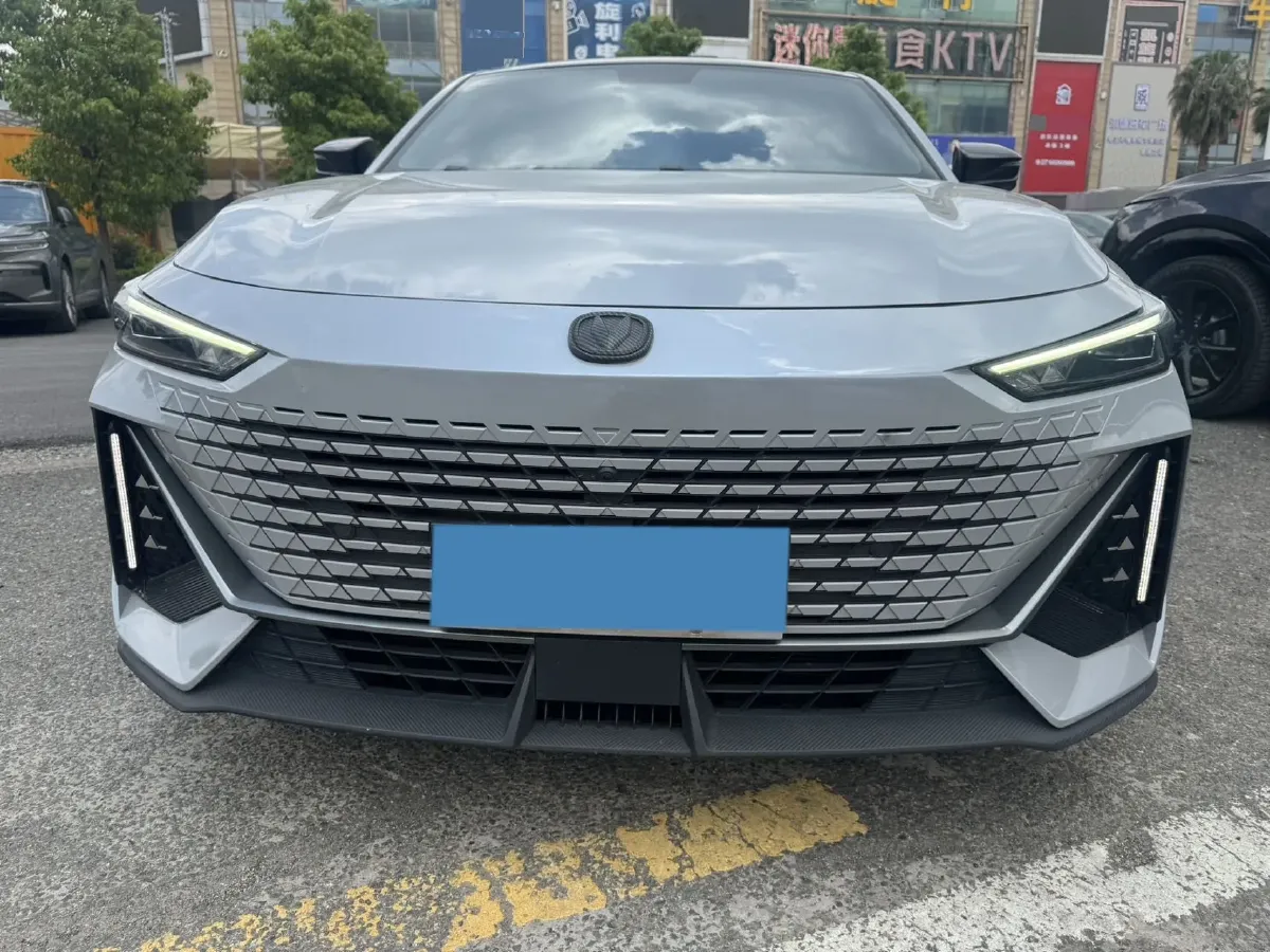 2022 ChangAn UNI-V 1.5T 188HP L4 7DCT,autocango,china used car exporter,china ev exporter,chinese used car exporter,chinese used ev exporter