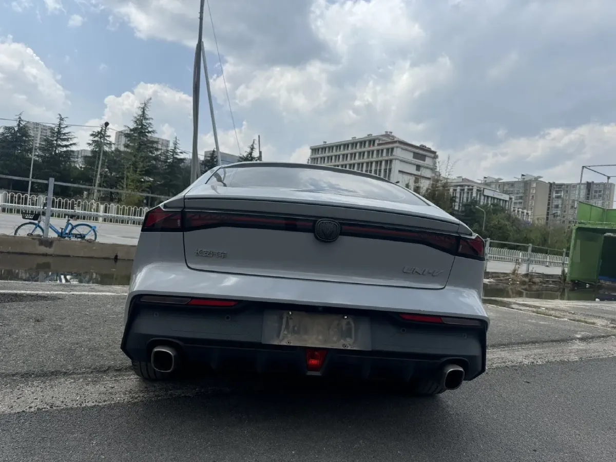 2022 ChangAn UNI-V 1.5T 188HP L4 7DCT,autocango,china used car exporter,china ev exporter,chinese used car exporter,chinese used ev exporter