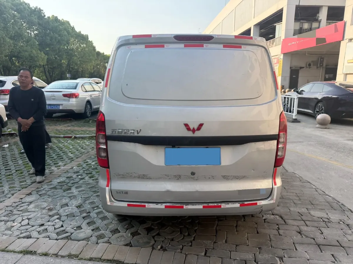 2022 WuLing HongGuang V 1.5L 99HP L4 6MT,autocango,china used car exporter,china ev exporter,chinese used car exporter,chinese used ev exporter