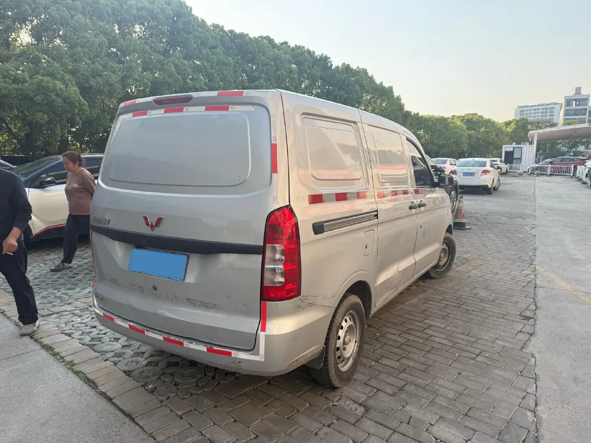 2022 WuLing HongGuang V 1.5L 99HP L4 6MT,autocango,china used car exporter,china ev exporter,chinese used car exporter,chinese used ev exporter