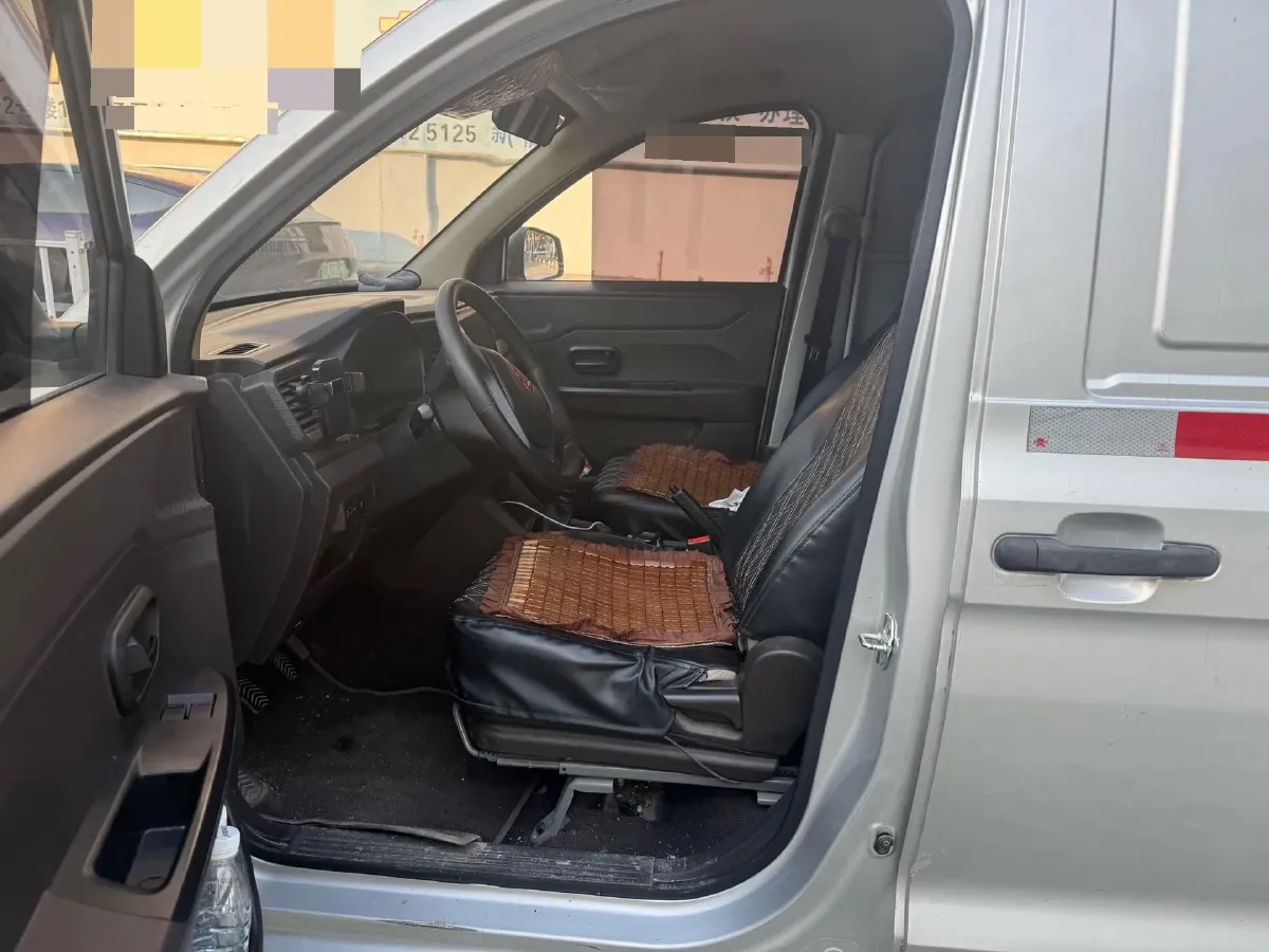 2022 WuLing HongGuang V 1.5L 99HP L4 6MT,autocango,china used car exporter,china ev exporter,chinese used car exporter,chinese used ev exporter