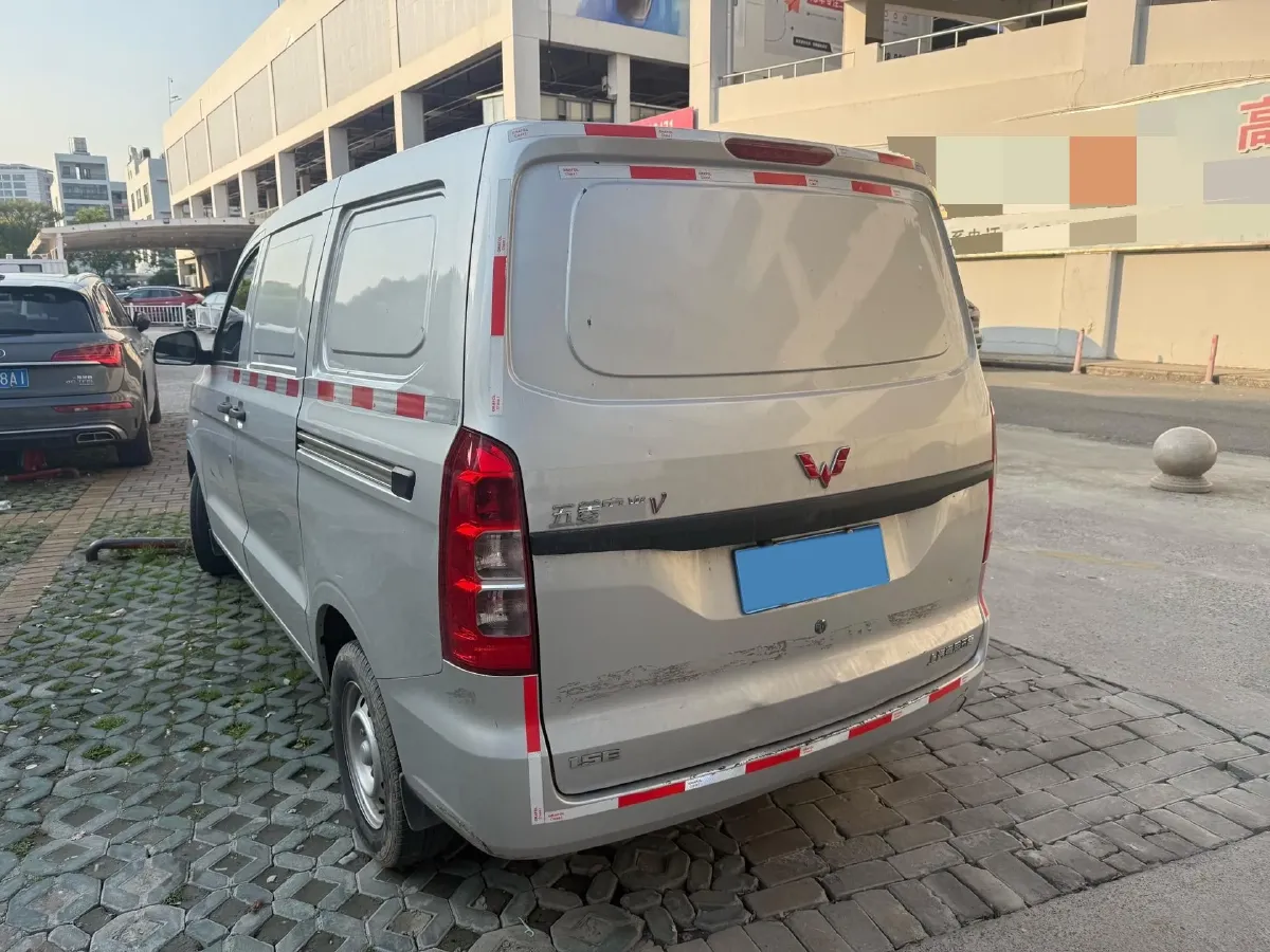 2022 WuLing HongGuang V 1.5L 99HP L4 6MT,autocango,china used car exporter,china ev exporter,chinese used car exporter,chinese used ev exporter