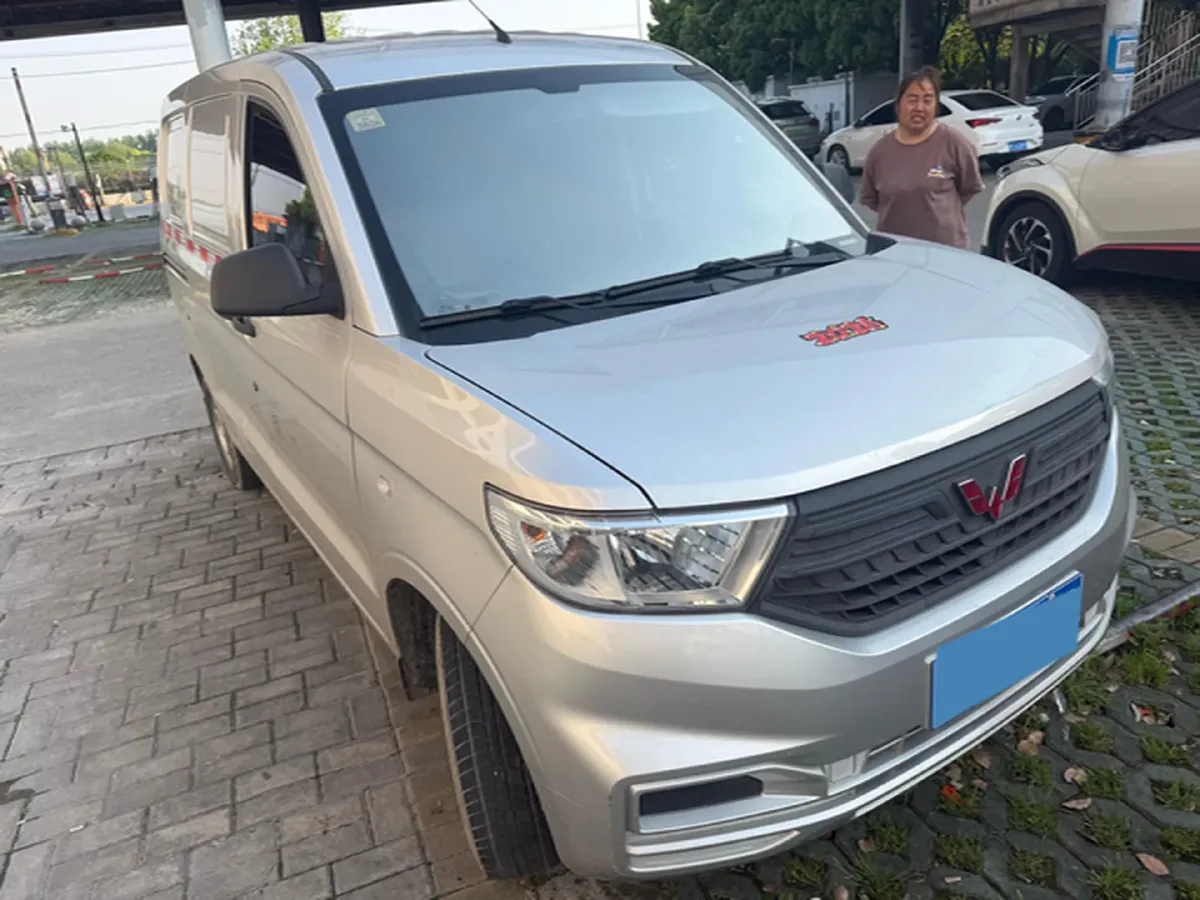2022 WuLing HongGuang V 1.5L 99HP L4 6MT,autocango,china used car exporter,china ev exporter,chinese used car exporter,chinese used ev exporter