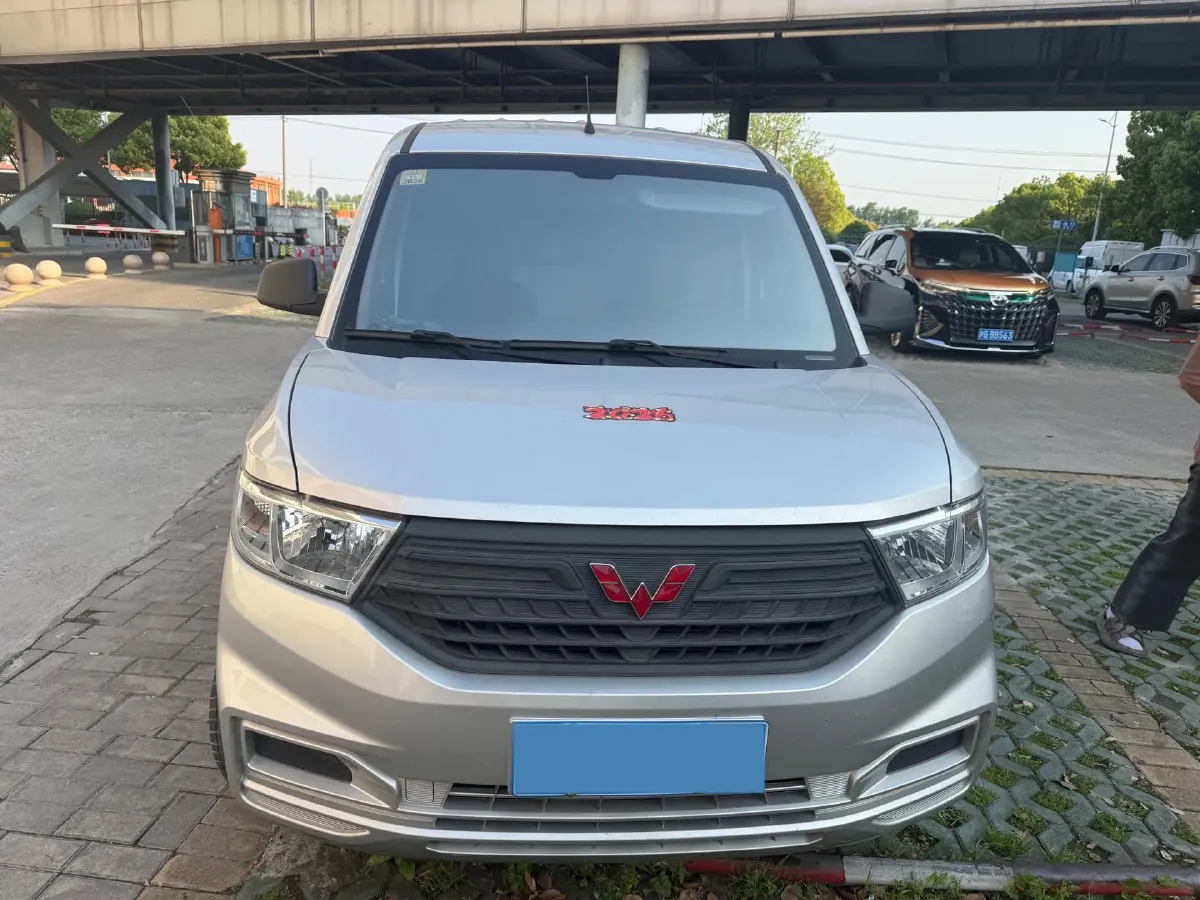 2022 WuLing HongGuang V 1.5L 99HP L4 6MT,autocango,china used car exporter,china ev exporter,chinese used car exporter,chinese used ev exporter