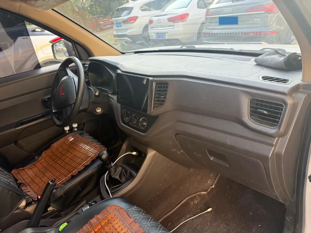 2022 WuLing HongGuang V 1.5L 99HP L4 6MT,autocango,china used car exporter,china ev exporter,chinese used car exporter,chinese used ev exporter