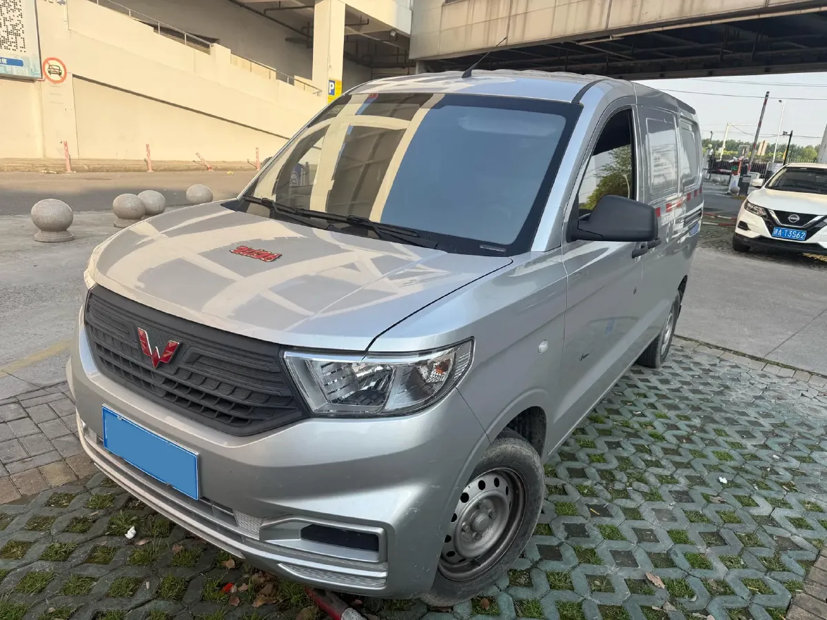 2022 WuLing HongGuang V 1.5L 99HP L4 6MT,autocango,china used car exporter,china ev exporter,chinese used car exporter,chinese used ev exporter