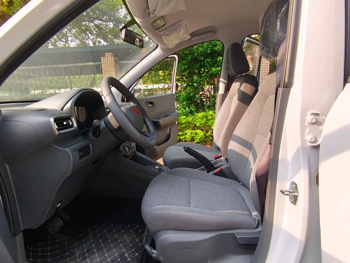 2025 WuLing HongGuang New Energy REEV 99HP REEV,autocango,china used car exporter,china ev exporter,chinese used car exporter,chinese used ev exporter