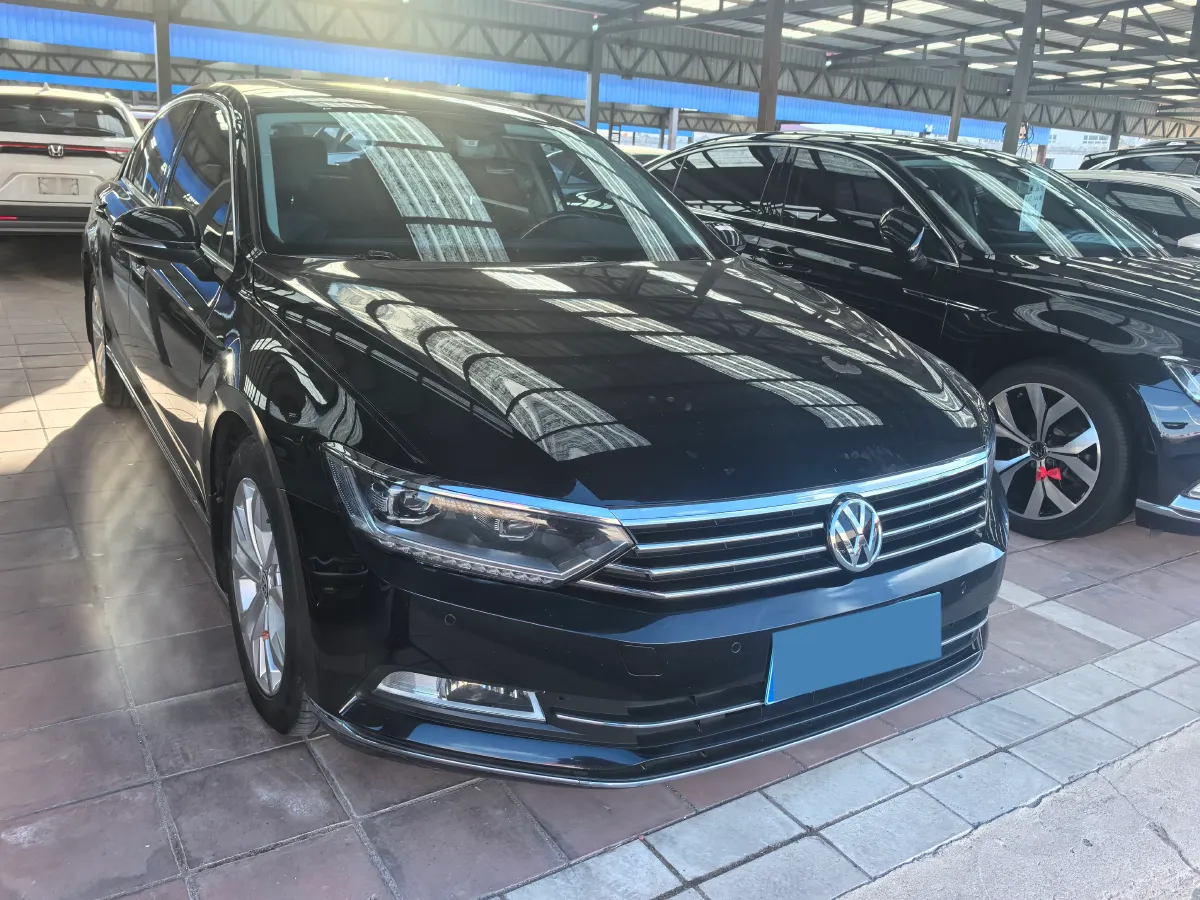 2019 Volkswagen Magotan 2.0T 186HP L4 7DCT,autocango,china used car exporter,china ev exporter,chinese used car exporter,chinese used ev exporter
