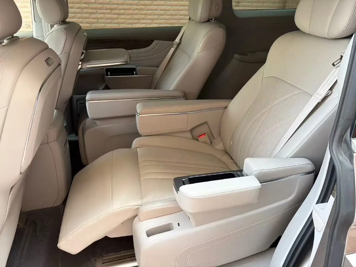 2025 Roewe iMAX8 1.5T 150HP L4 1DHT PHEV 24.7KWH,autocango,china used car exporter,china ev exporter,chinese used car exporter,chinese used ev exporter