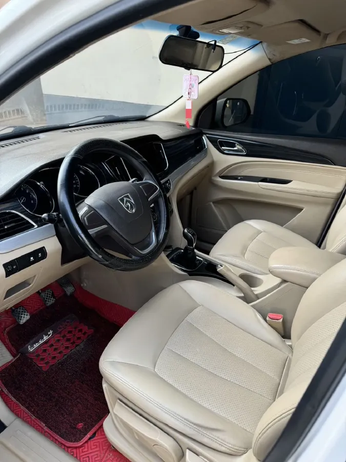 2016 BaoJun 730 1.5L 112HP L4 5MT,autocango,china used car exporter,china ev exporter,chinese used car exporter,chinese used ev exporter