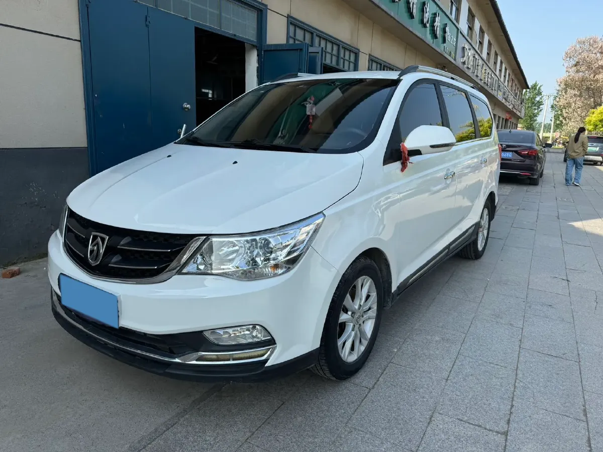 2016 BaoJun 730 1.5L 112HP L4 5MT,autocango,china used car exporter,china ev exporter,chinese used car exporter,chinese used ev exporter