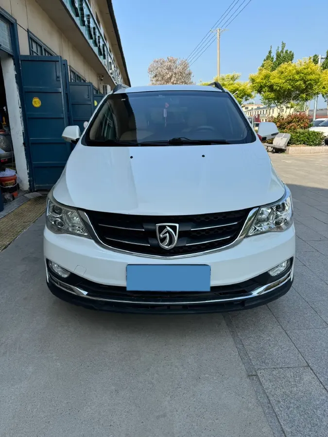 2016 BaoJun 730 1.5L 112HP L4 5MT,autocango,china used car exporter,china ev exporter,chinese used car exporter,chinese used ev exporter