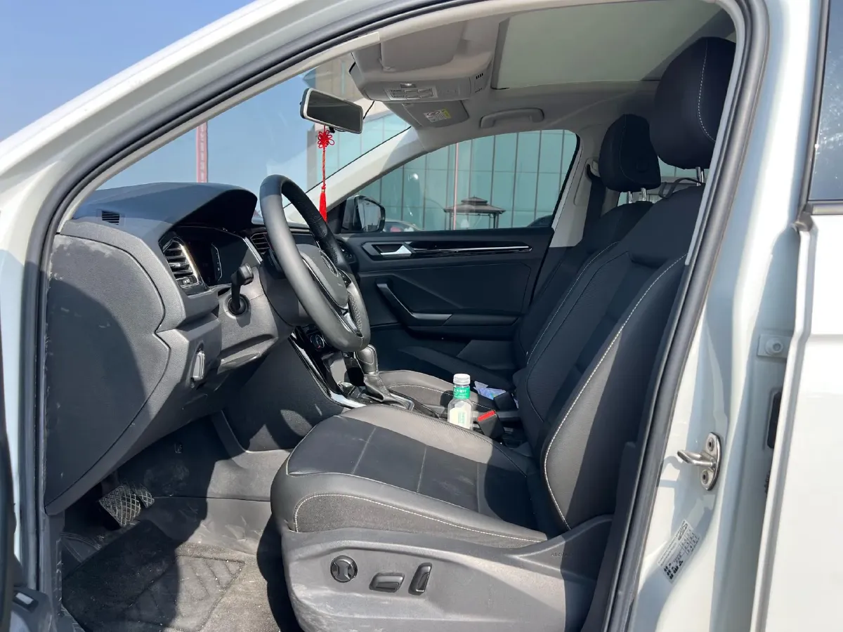 2022 Volkswagen T-Roc 1.4T 150HP L4 7DCT,autocango,china used car exporter,china ev exporter,chinese used car exporter,chinese used ev exporter