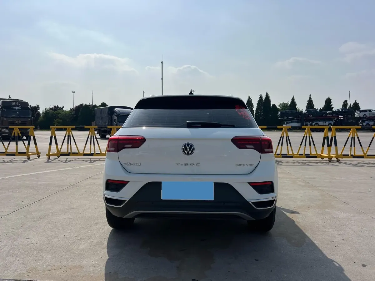 2022 Volkswagen T-Roc 1.4T 150HP L4 7DCT,autocango,china used car exporter,china ev exporter,chinese used car exporter,chinese used ev exporter