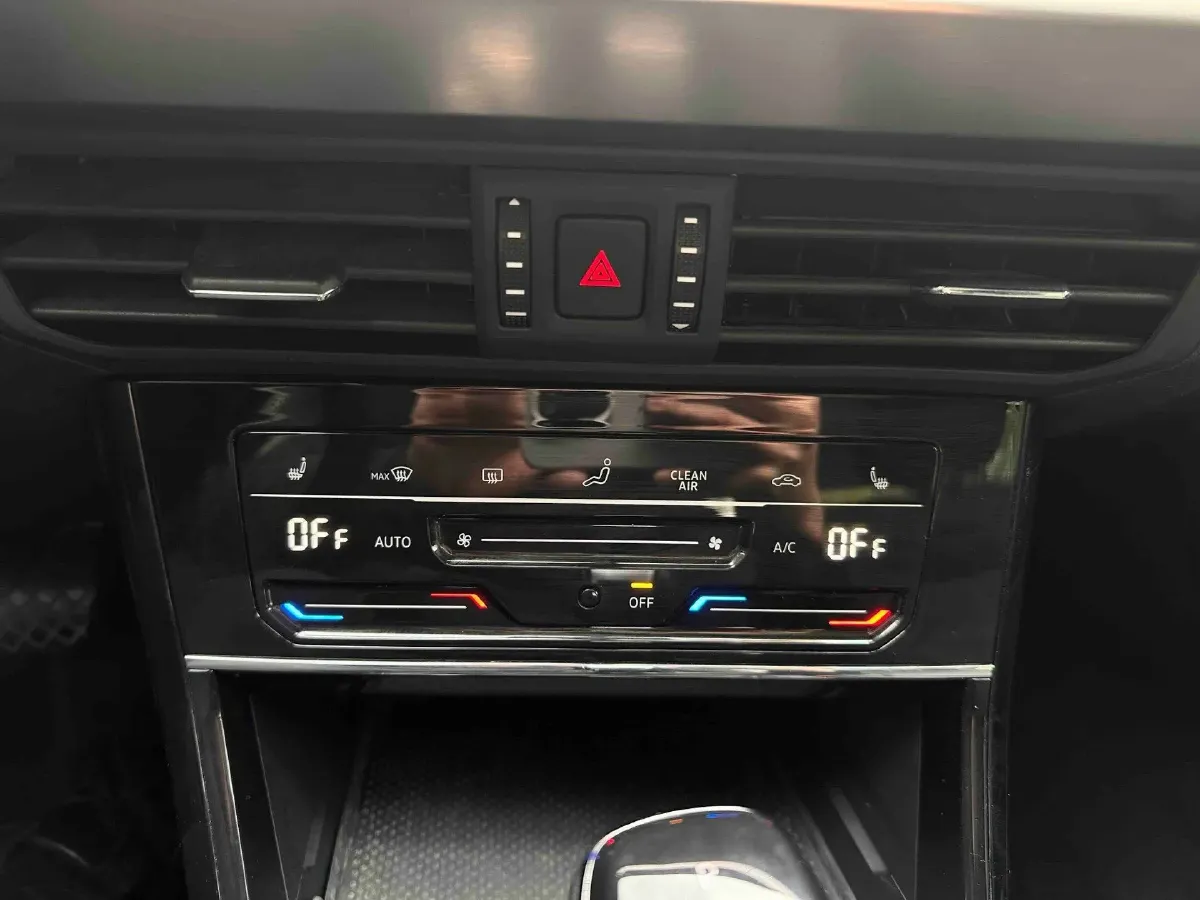 2020 Volkswagen Passat 2.0T 186HP L4 7DCT,autocango,china used car exporter,china ev exporter,chinese used car exporter,chinese used ev exporter