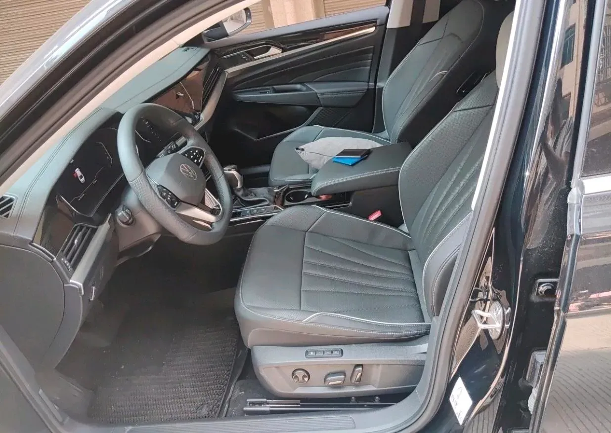 2024 Volkswagen Passat 2.0T 220HP L4 7DCT,autocango,china used car exporter,china ev exporter,chinese used car exporter,chinese used ev exporter