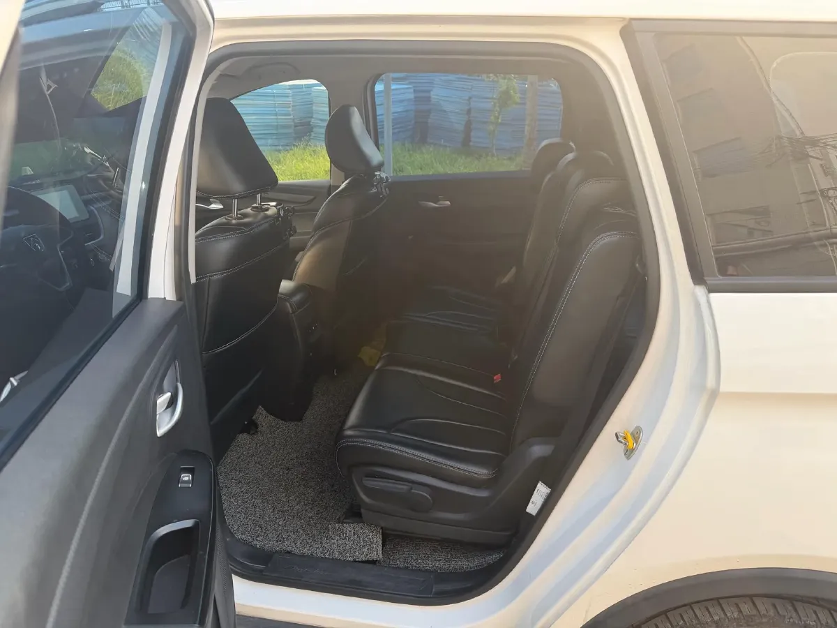 2019 BaoJun 730 1.5T 147HP L4 CVT,autocango,china used car exporter,china ev exporter,chinese used car exporter,chinese used ev exporter