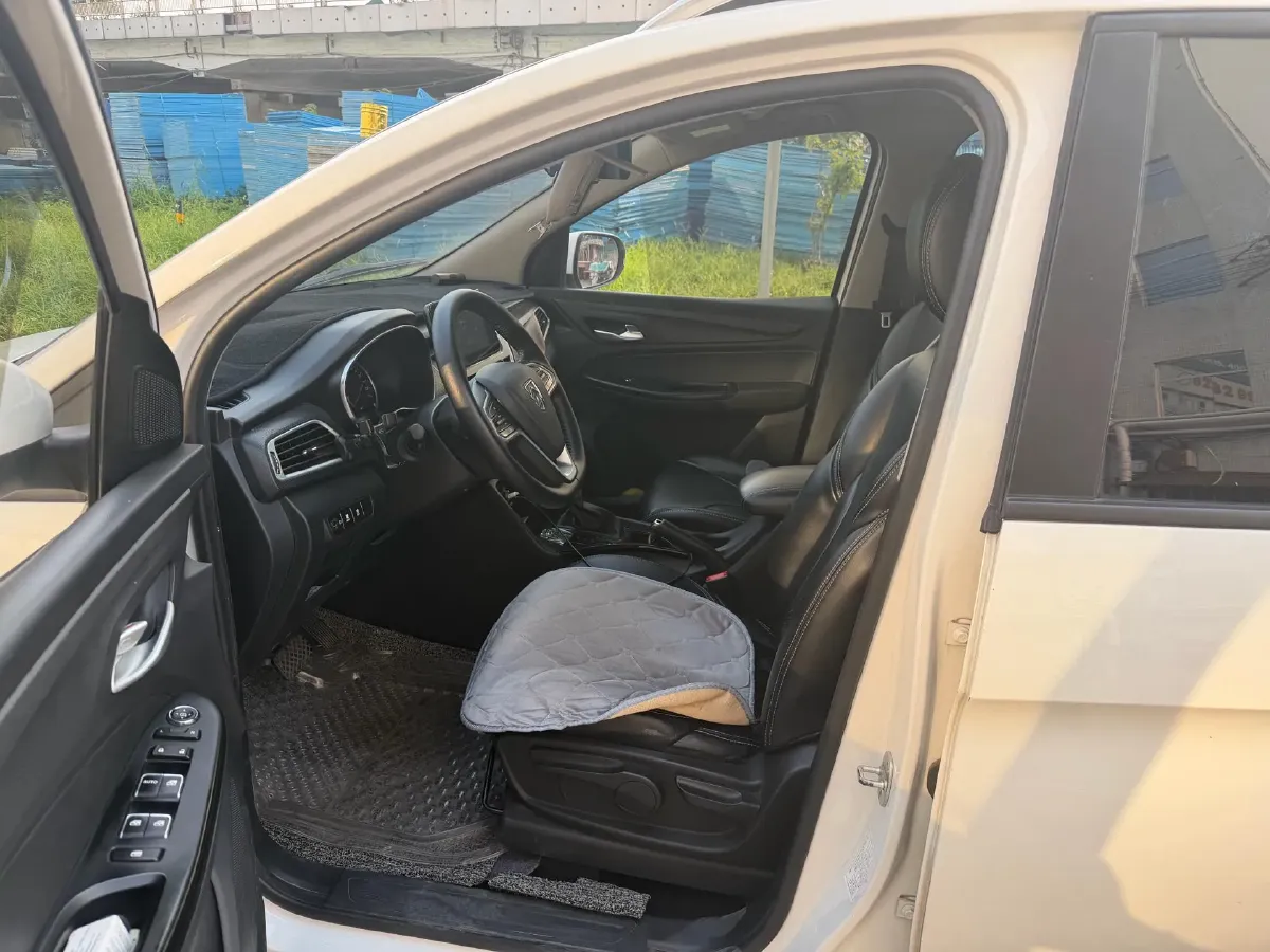 2019 BaoJun 730 1.5T 147HP L4 CVT,autocango,china used car exporter,china ev exporter,chinese used car exporter,chinese used ev exporter