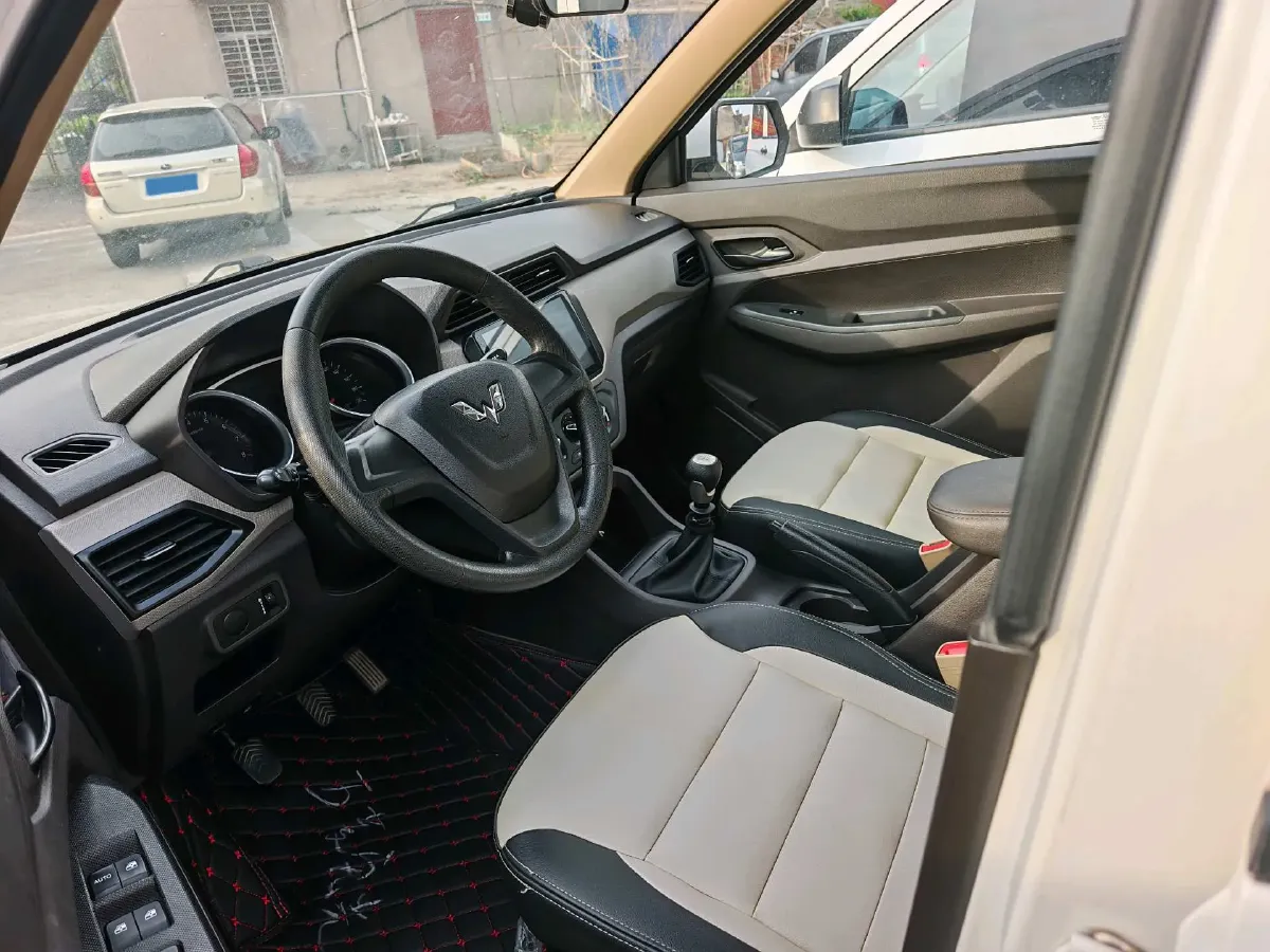 2019 WuLing HongGuang 1.5L 99HP L4 6MT,autocango,china used car exporter,china ev exporter,chinese used car exporter,chinese used ev exporter
