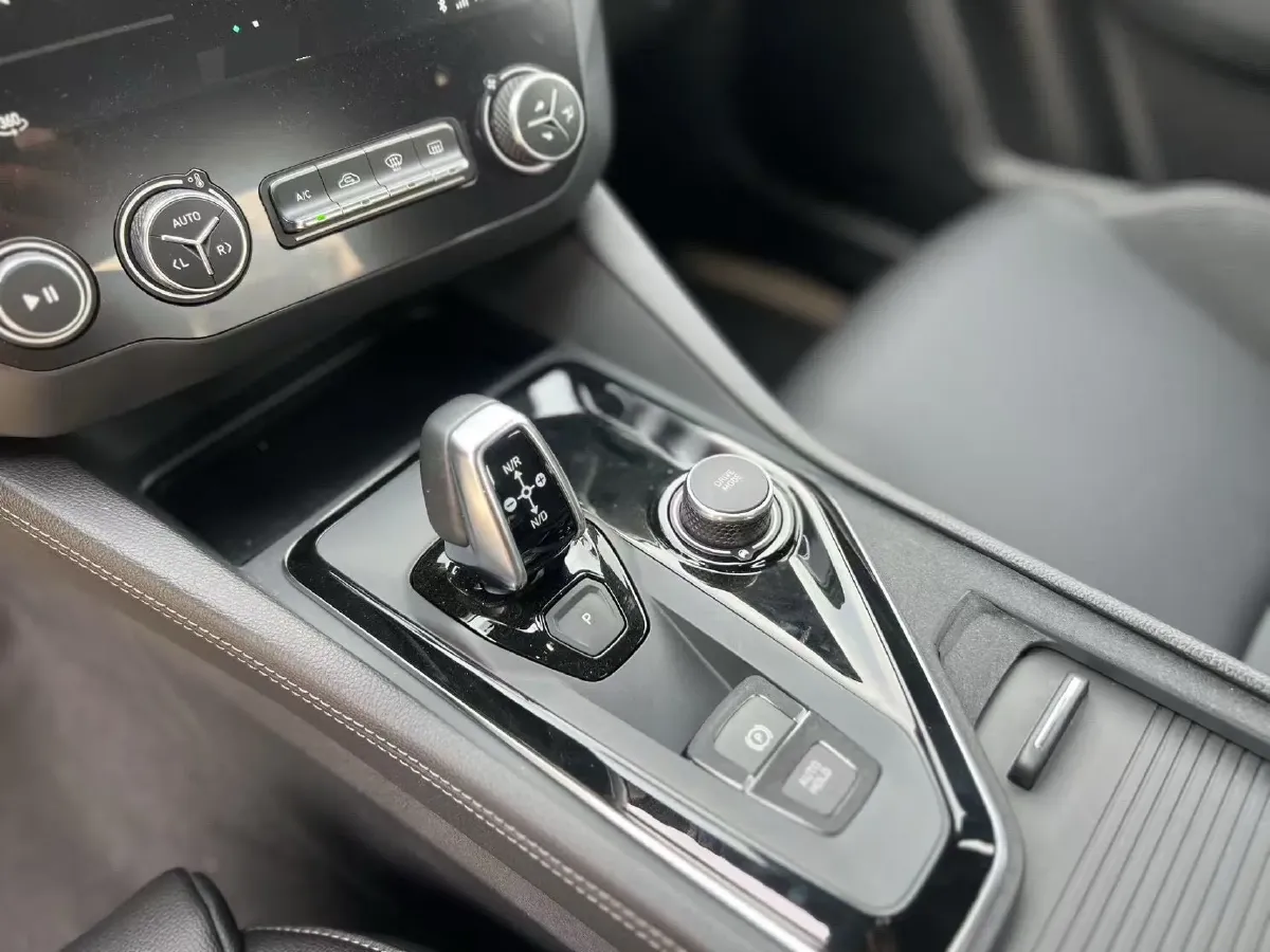 2021 LYNK&CO 03 2.0T 190HP L4 6AT,autocango,china used car exporter,china ev exporter,chinese used car exporter,chinese used ev exporter