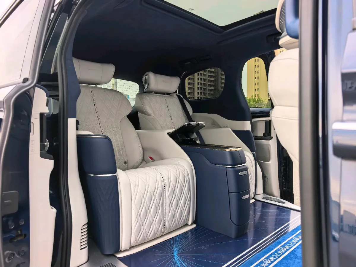 2022 Buick GL8 2.0T 237HP L4 9AT,autocango,china used car exporter,china ev exporter,chinese used car exporter,chinese used ev exporter