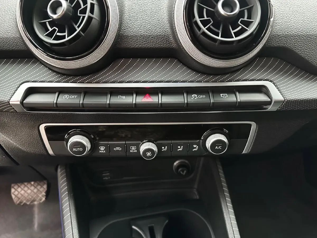 2022 Audi Q2L 1.4T 150HP L4 7DCT,autocango,china used car exporter,china ev exporter,chinese used car exporter,chinese used ev exporter